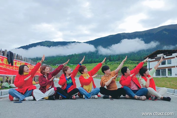 西藏包車游